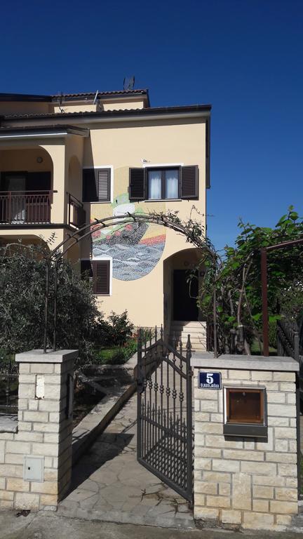 Apartments Mirela بوريتش المظهر الخارجي الصورة
